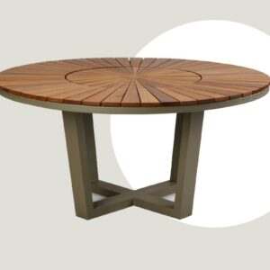 Mesa de Jantar Recife Redonda, com tampo de madeira cumarú, centro giratório e estrutura de alumínio.